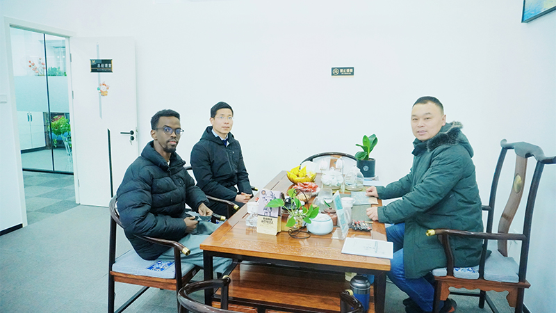 Cliente en Etiopía Yaxin Gaardo visitó nuestra oficina central en Zhengzhou