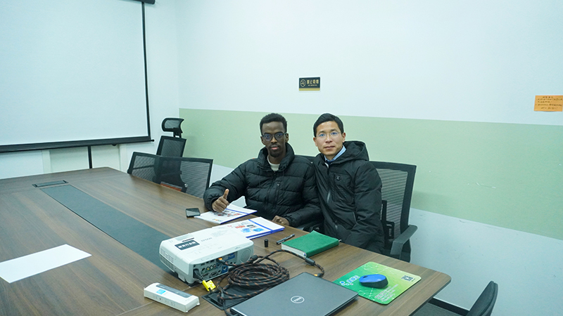 Cliente en Etiopía Yaxin Gaardo visitó nuestra oficina central en Zhengzhou