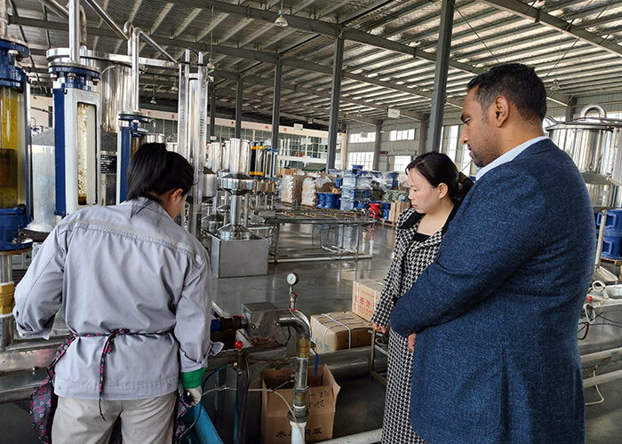 Cliente de Yemen visitó nuestra fábrica de medidores de agua